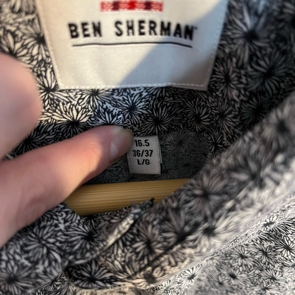 Large Black & White Graphic Ben Sherman Unique Floral Print Button Down Shirt - Picture 8 of 10